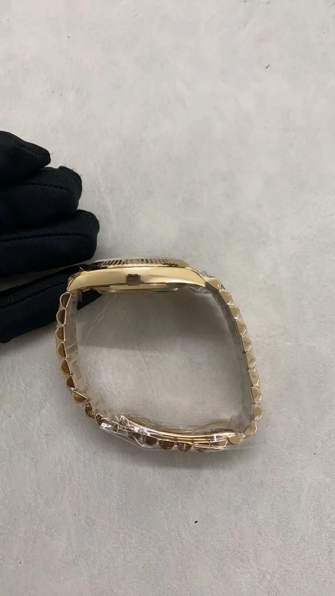 Rolex Day-Date 40mm Mop Dial Gold