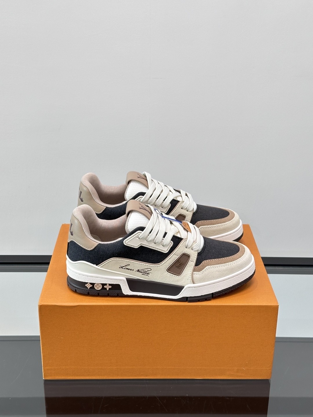 L X V SNEAKERS detail 2