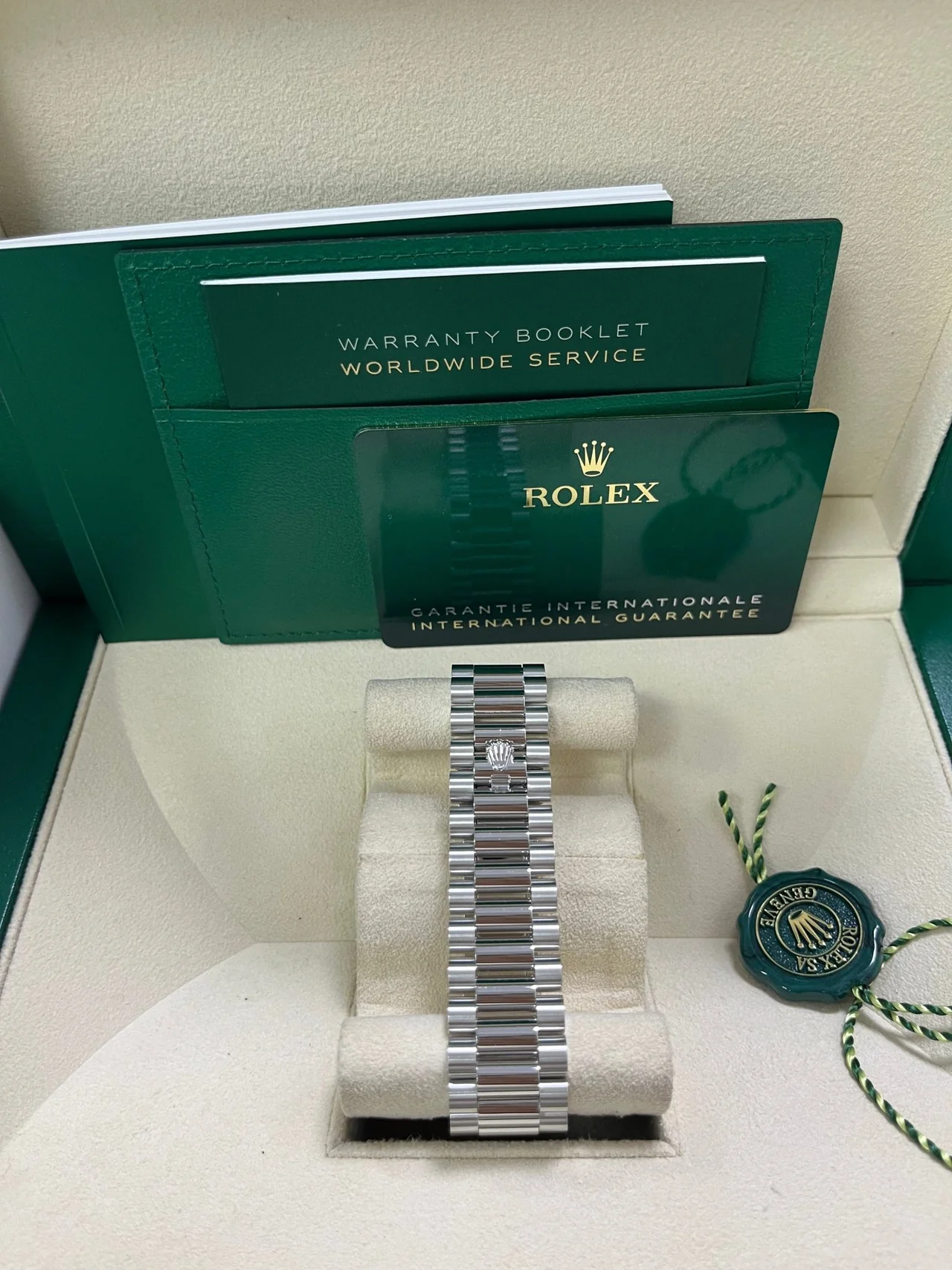 Rolex Day-Date 228236 0012 Fluted Bezel Ice Blue Dial 40MM Mens Replica Watch