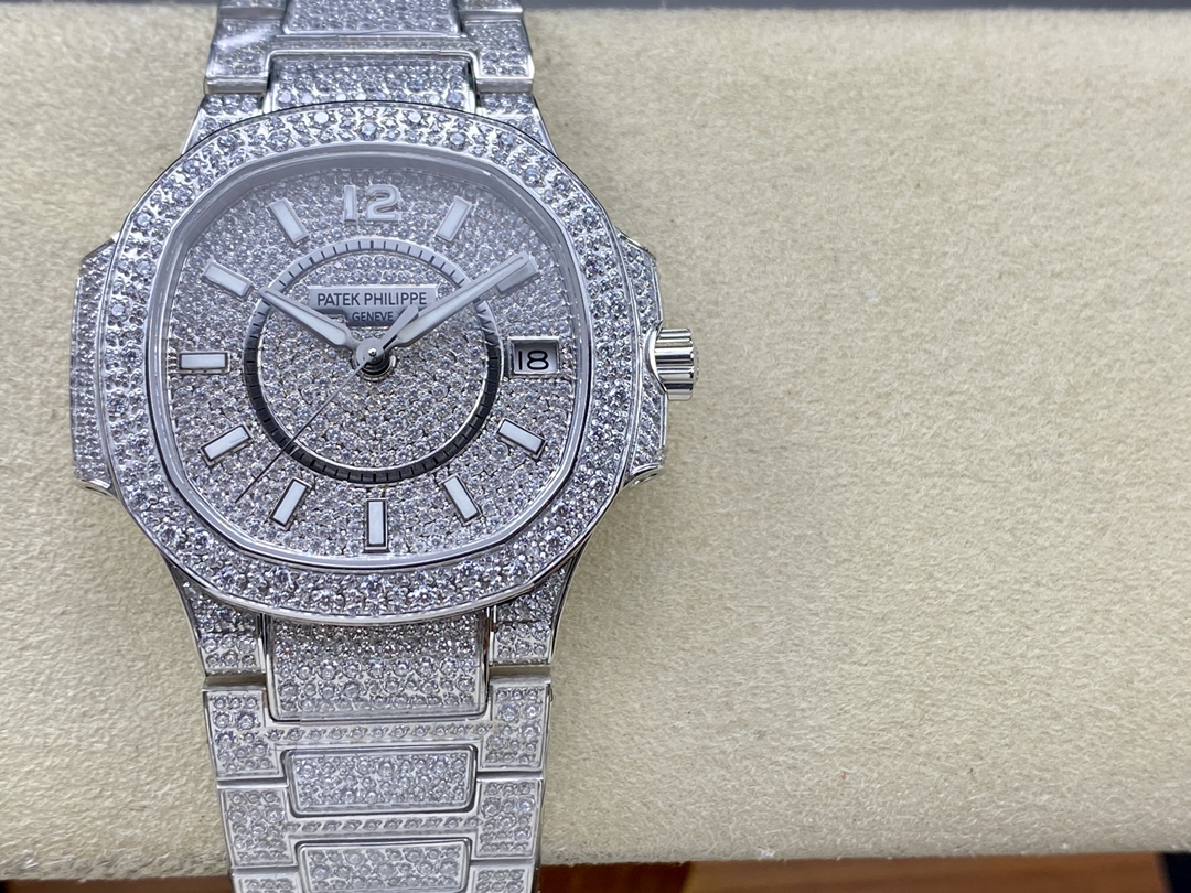 Patek Philippe Nautilus Diamond 5711 40mm & 35mm Replica Watch