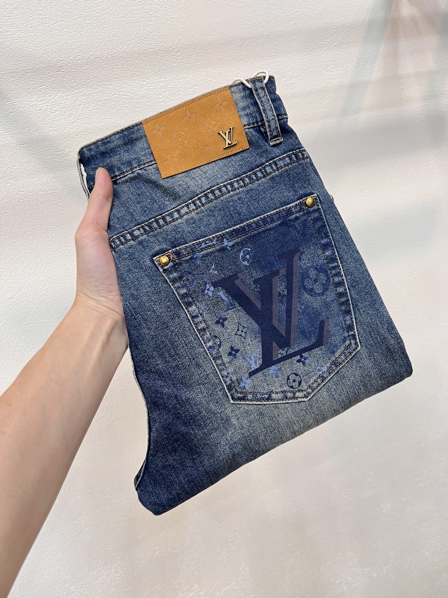 L X V Jeans