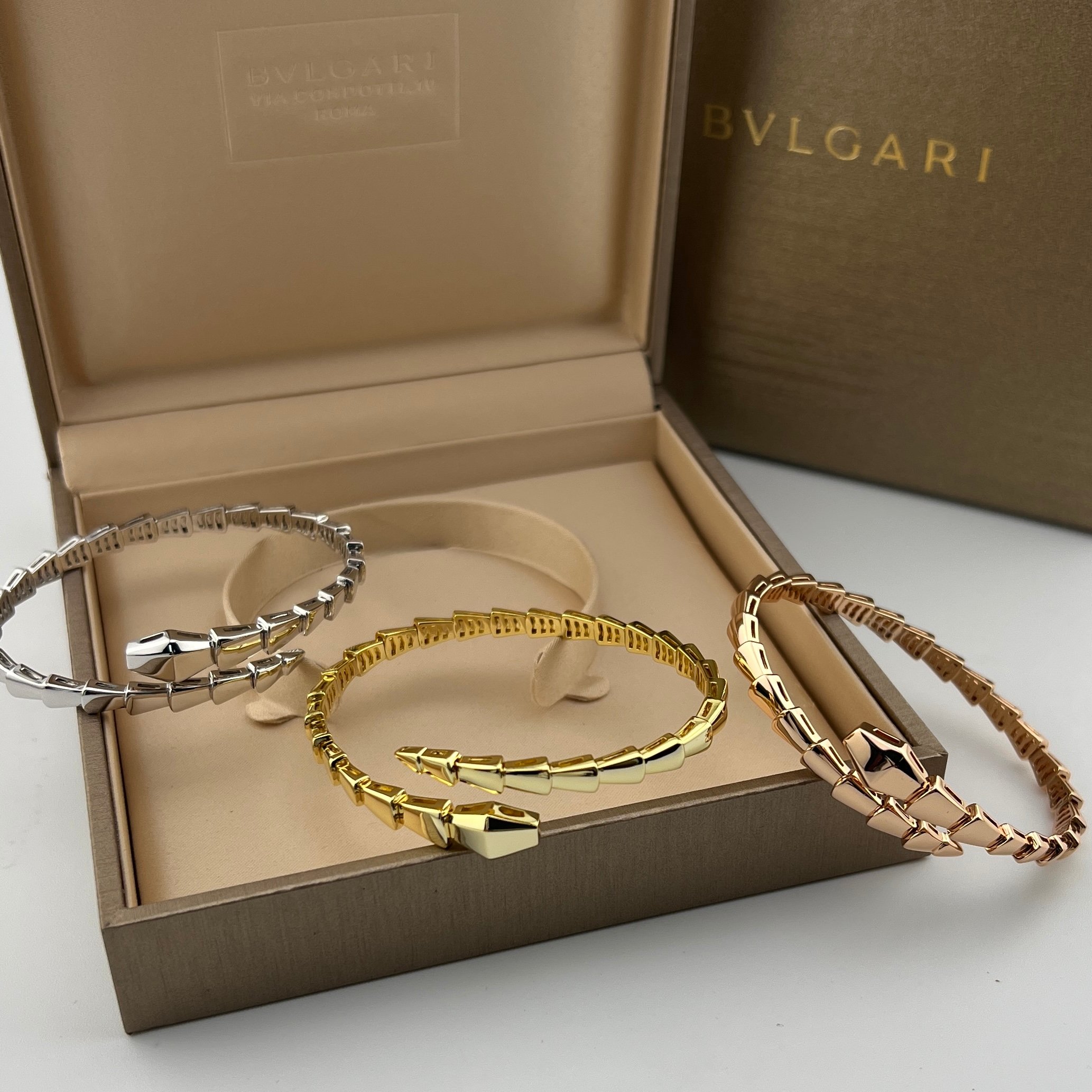 glossy snake bracelet - Artisantouchss