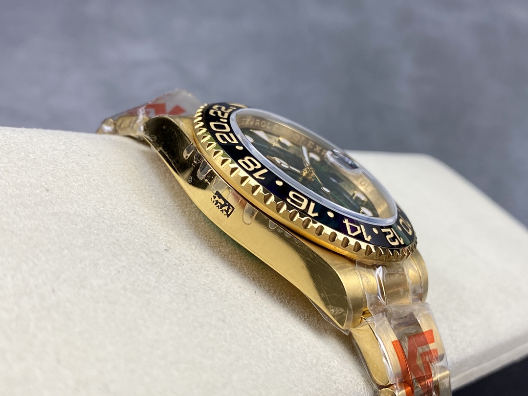 Rolex GMT Master II 116718LN Oyster Bracelet Green Dial 40mm Mens Replica Watch
