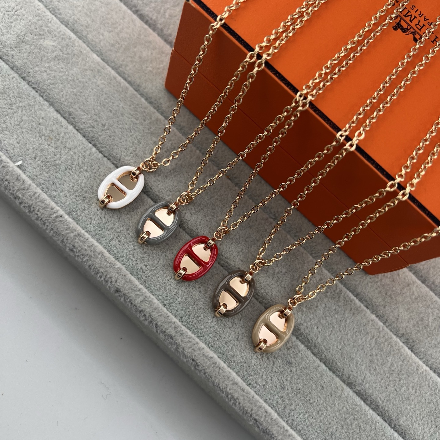 Epoxy gold pendant necklace - Artisantouchss