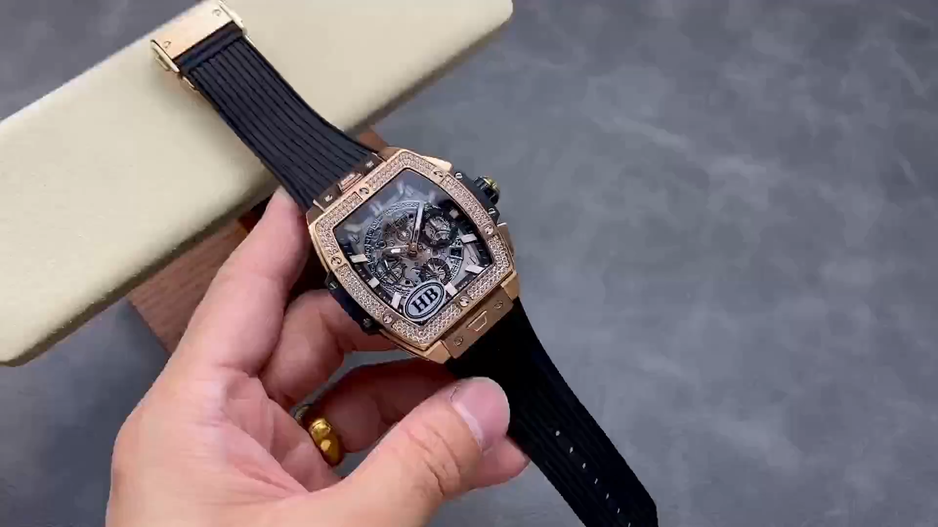Hublot Spirit of Big Bang King Gold Diamonds 42 mm 642.OX.0180.RX.1104