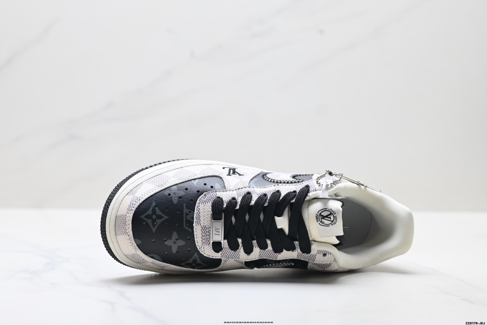 L X V SNEAKERS detail 3