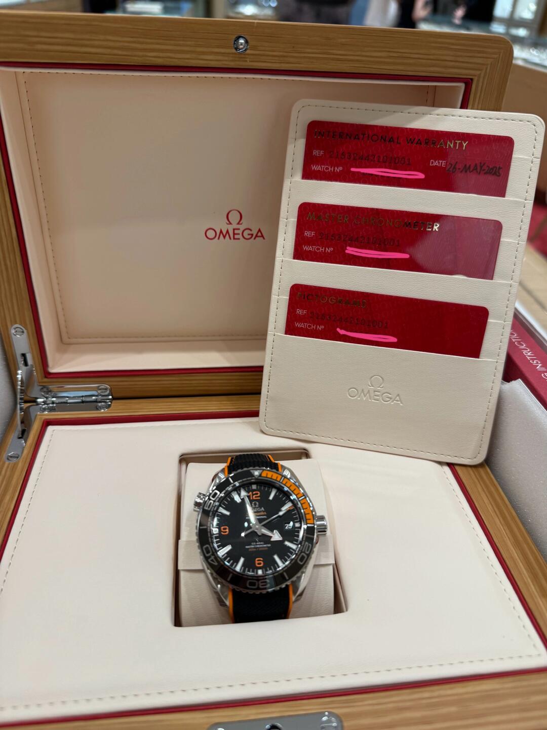 PLANET OCEAN 600M Black / Orange 43.5mm