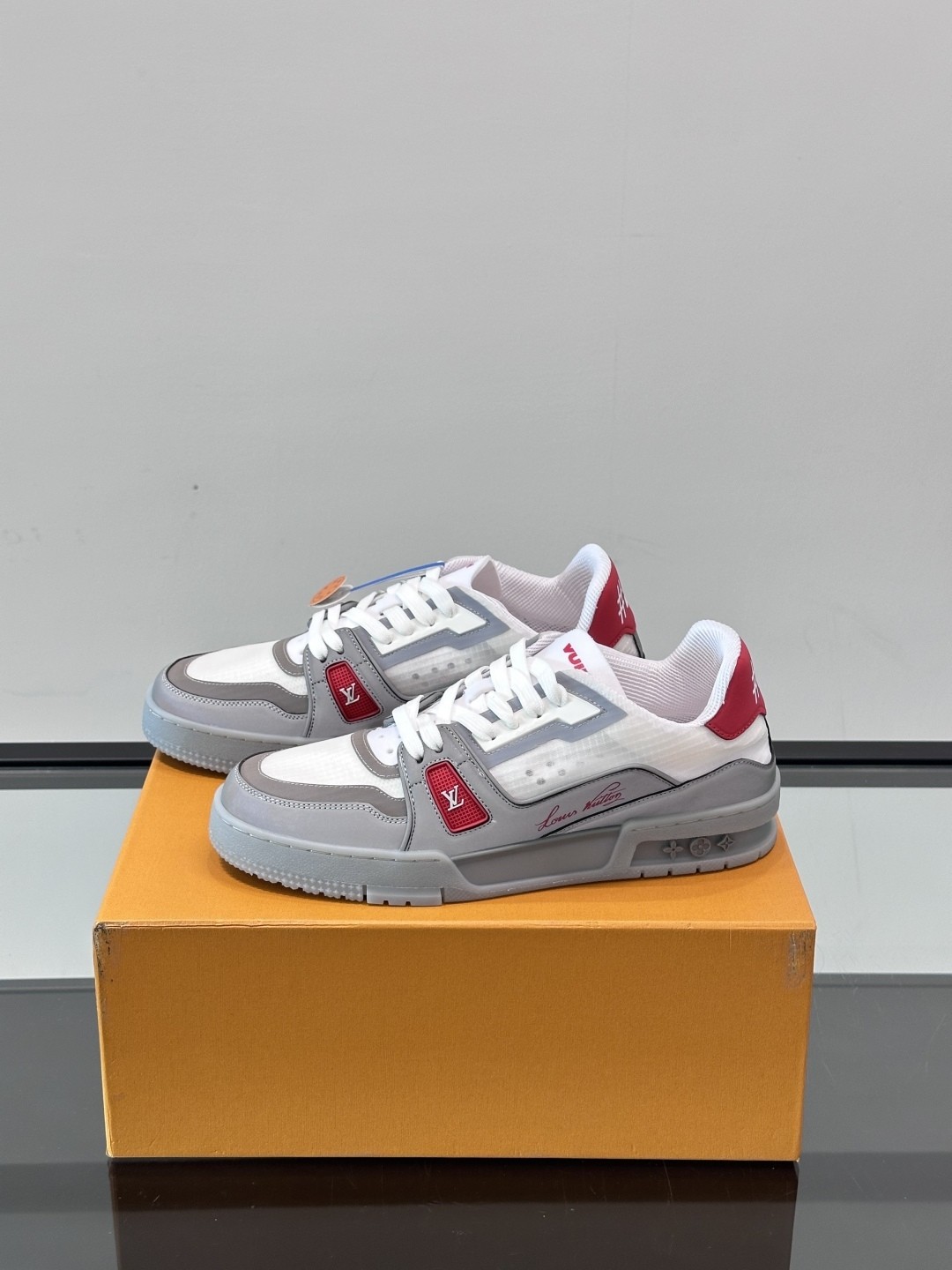 L X V TRAINER