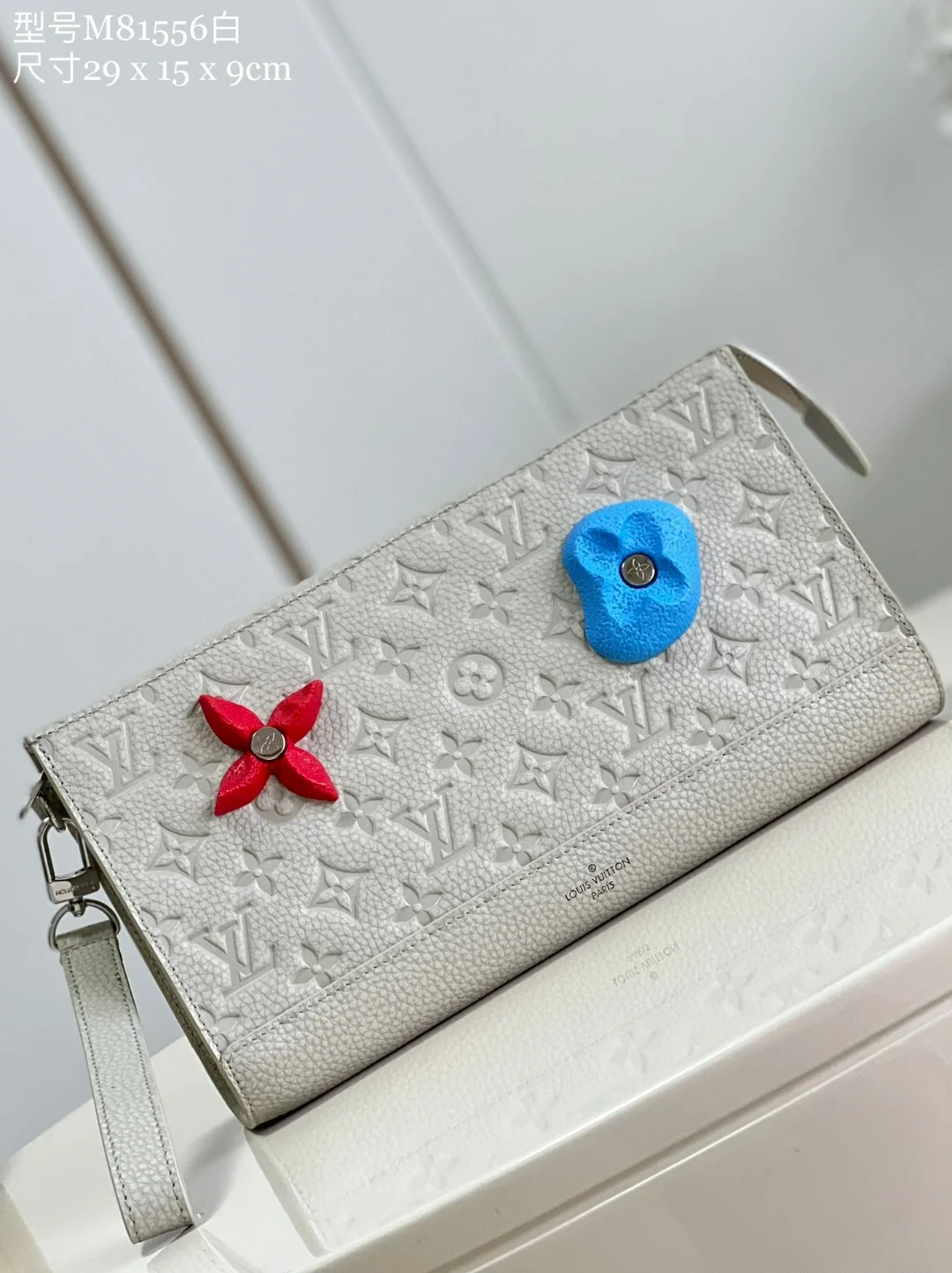 Louis Vuitton Pochette Voyage White For Women, Womens Handbags, Shoulder Bags And Crossbody Bags 11.4in/29cm LV