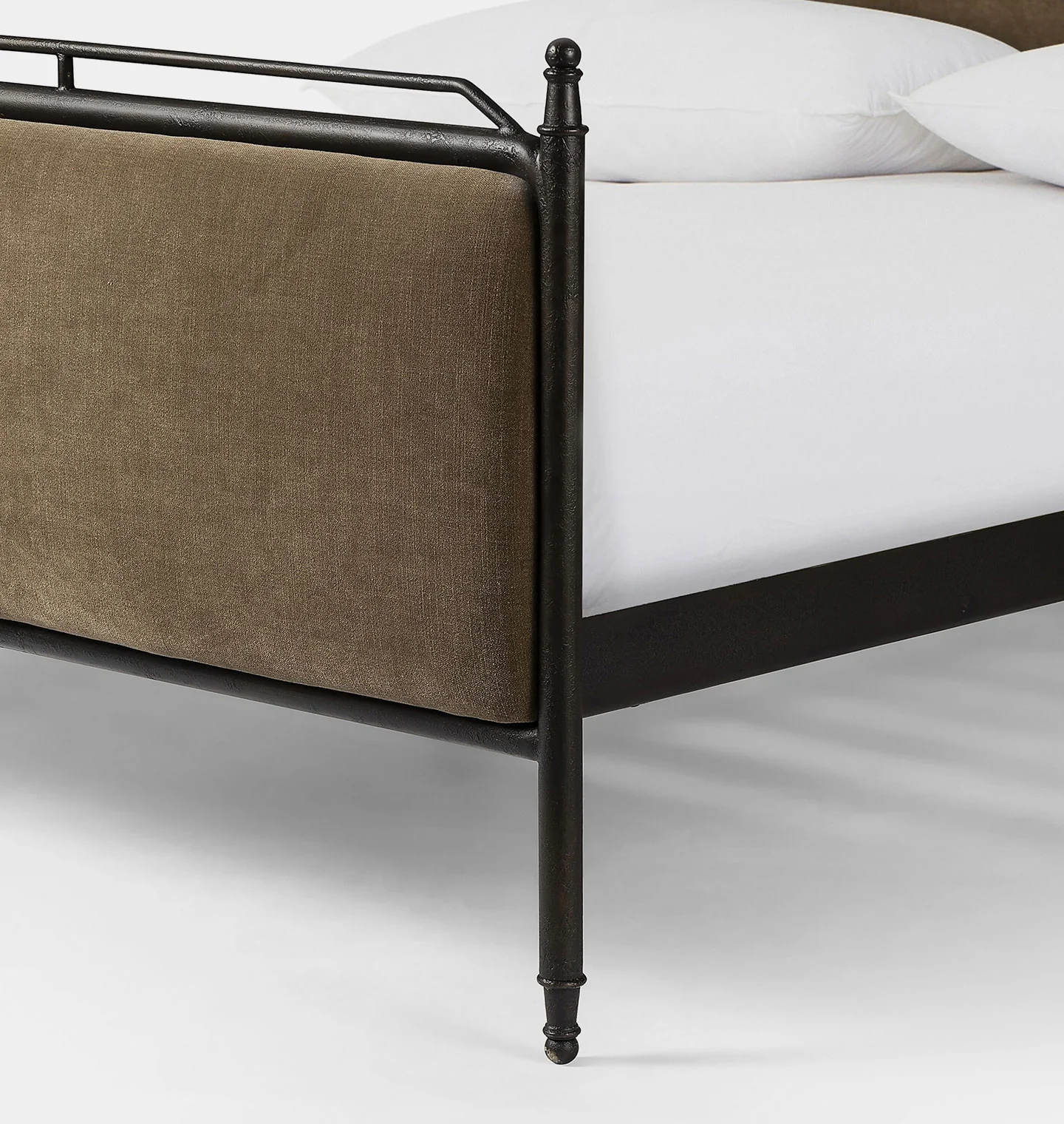 Leyla Bed
