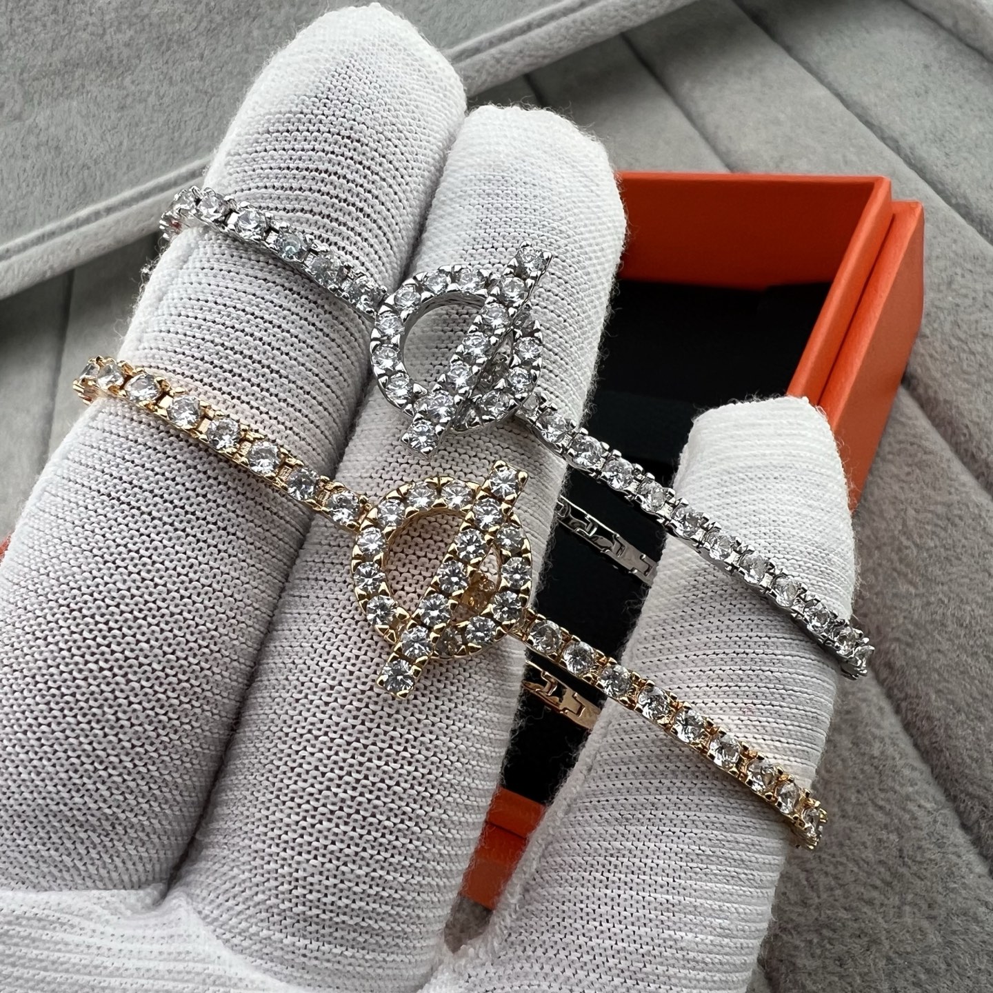 Fully diamond Q-shaped TO buckle bracelet - Artisantouchss