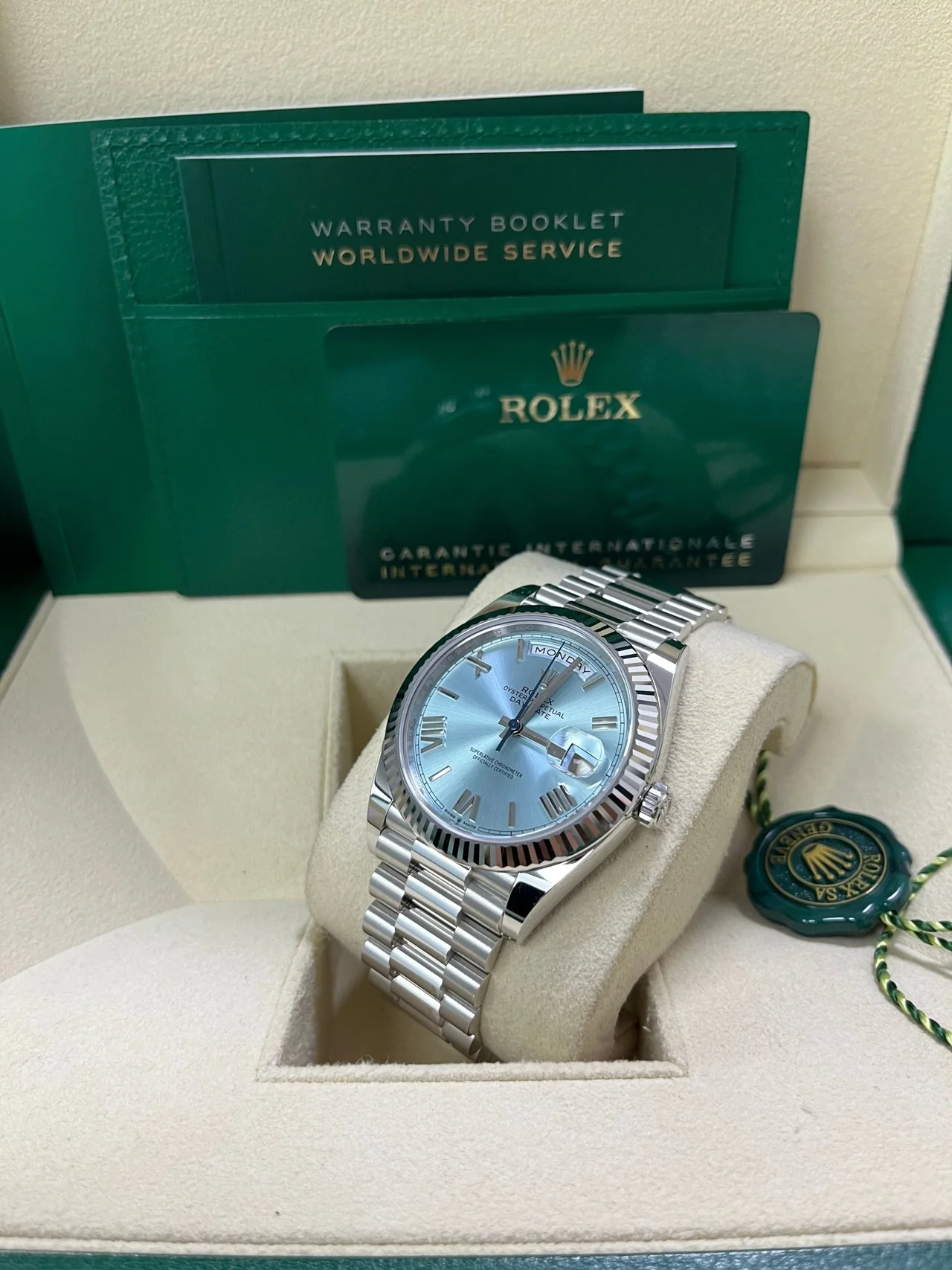 Rolex Day-Date 228236 0012 Fluted Bezel Ice Blue Dial 40MM Mens Replica Watch