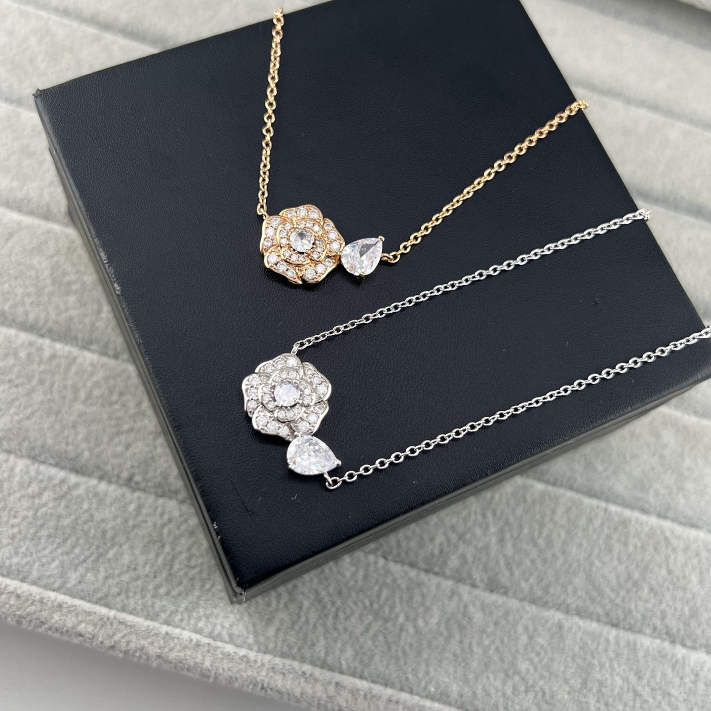 Camellia teardrop pendant necklace - Artisantouchss