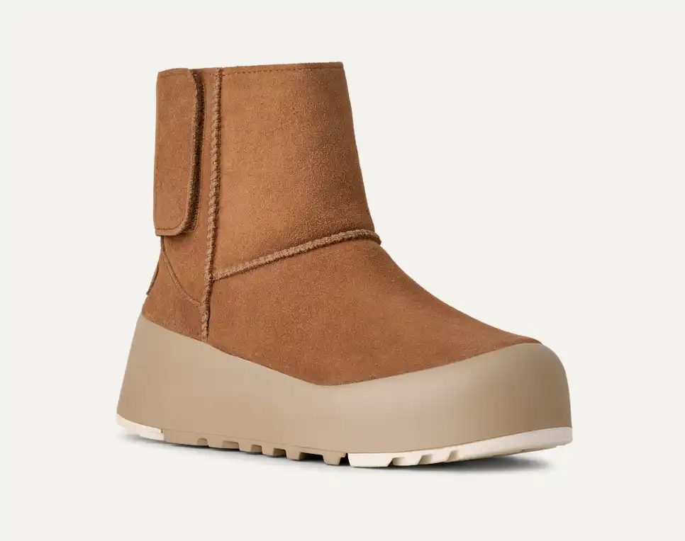 UGG Women's Classic StreetScape