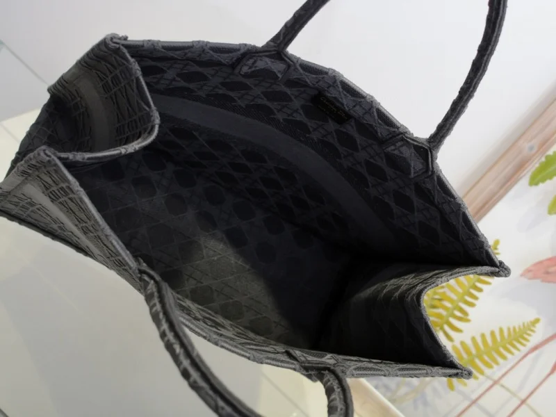 Dior Embroidery Book Tote 41.5×35