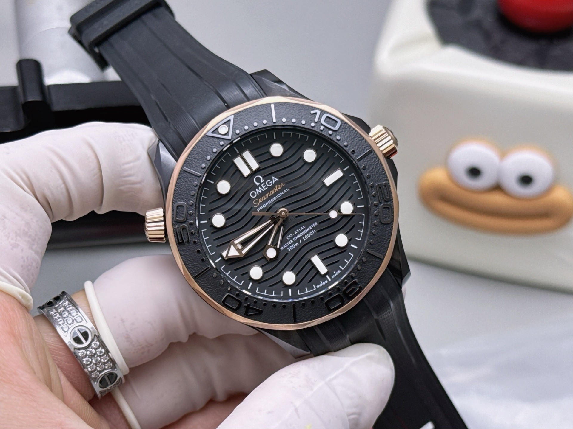OMG Watch 300M Diver detail 2