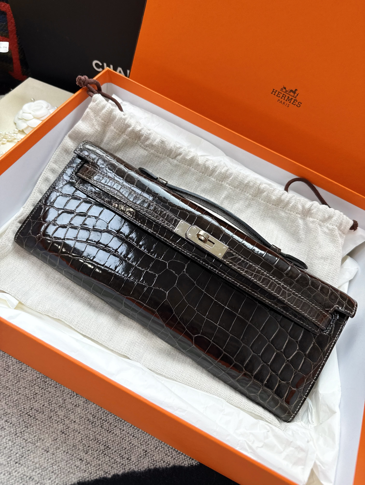 Hermès Kelly cut shiny crocodile leather