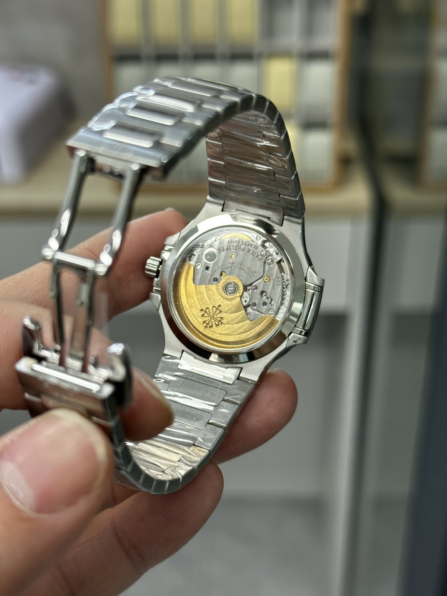 Patek Philippe Nautilus Automatic Diamond White Dial 7118 1200A 010