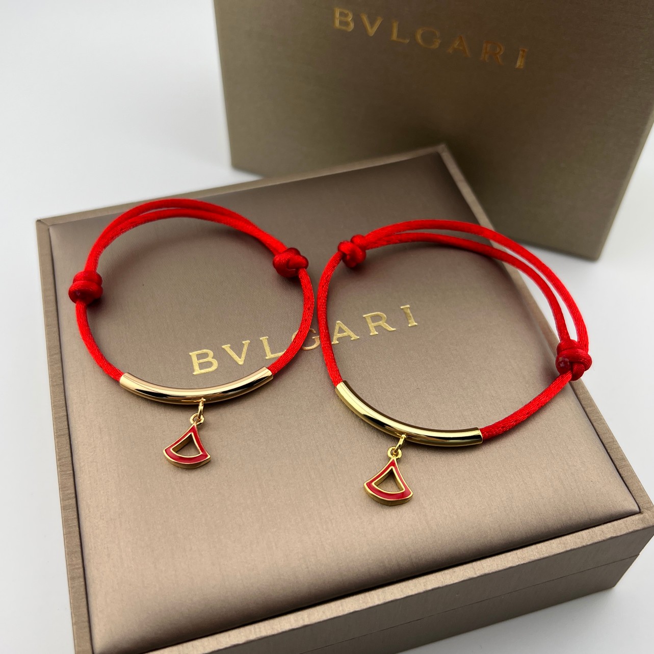 Enamel Fan-Shaped Red Cord Bracelet - Artisantouchss