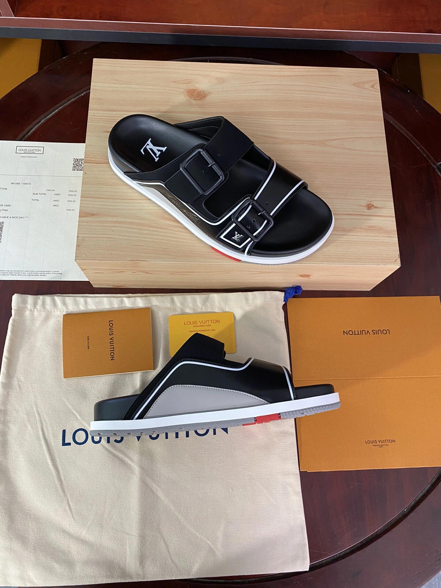 L X V slippers detail 3