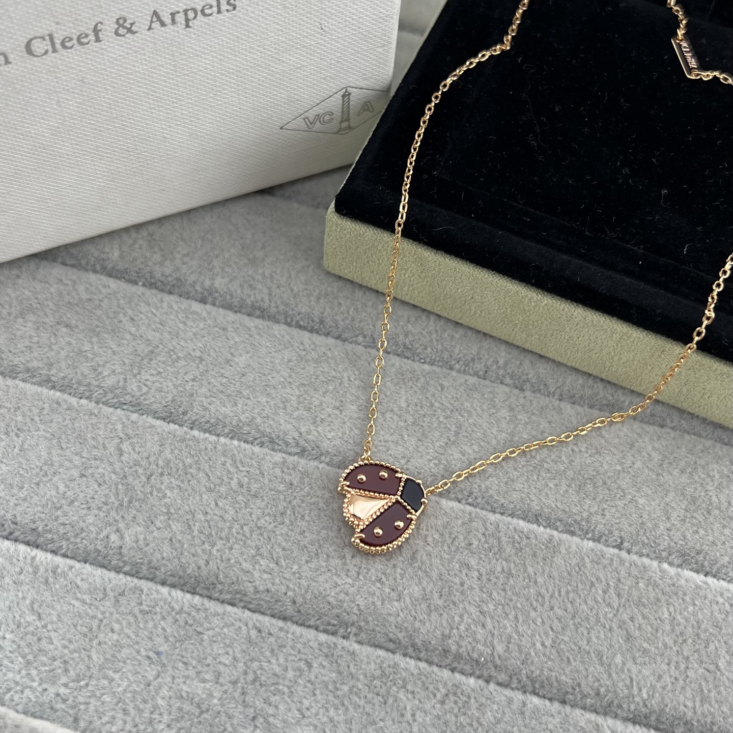 ladybug pendant necklace - Artisantouchss