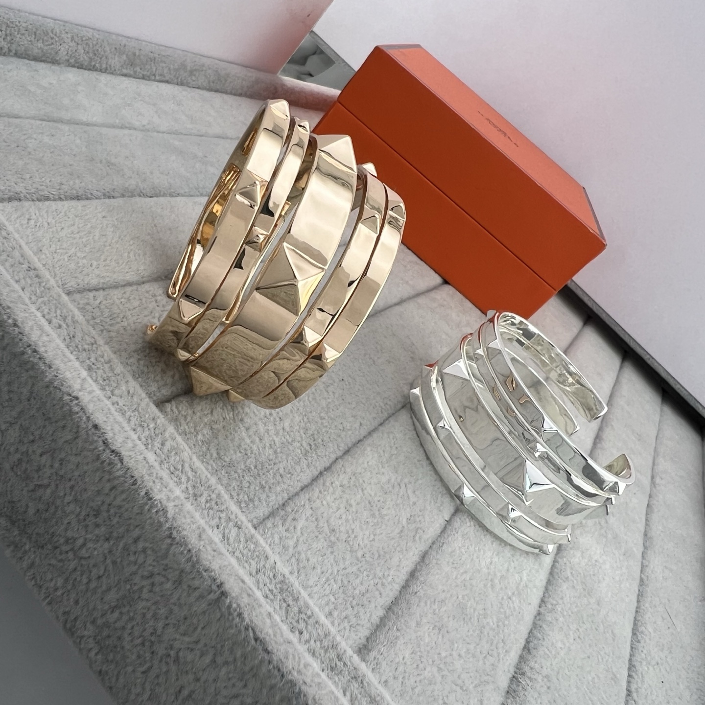 Gold-plated multi-strand pyramid-shaped open bangle - Artisantouchss