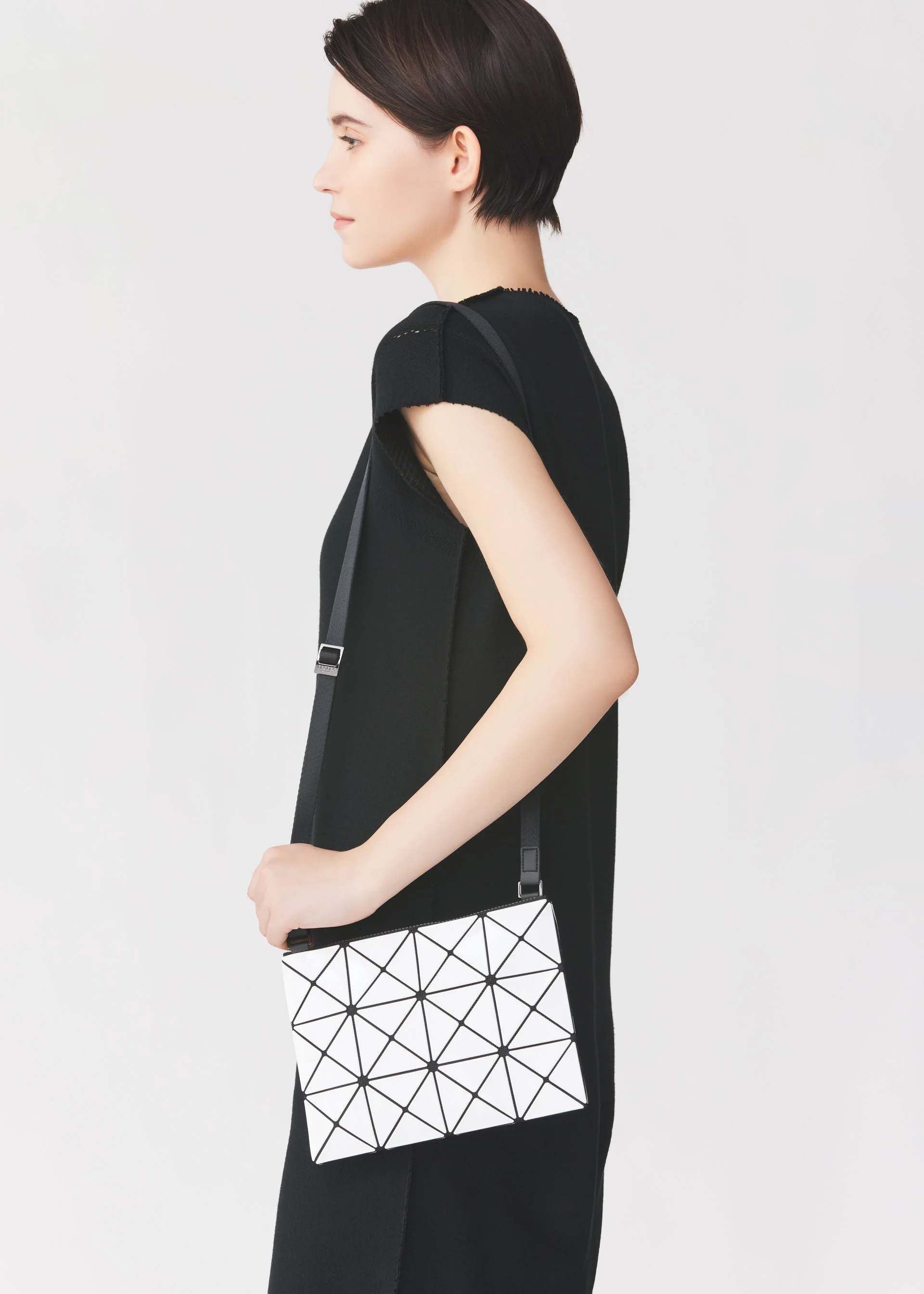LUCENT CROSS BODY