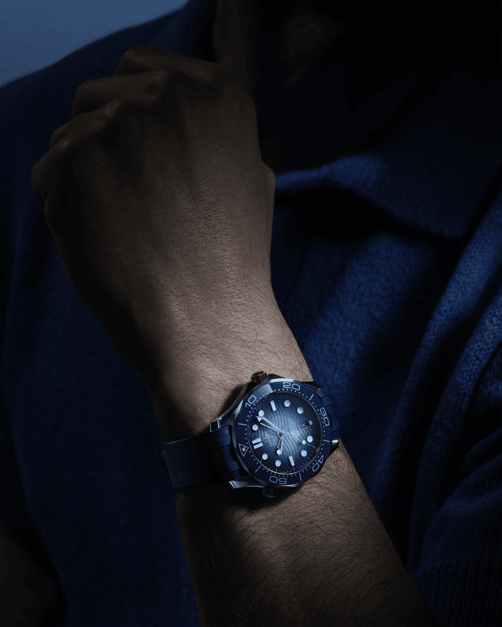 Omega Seamaster Series 300m diving watch 42mm, stainless steel case with rubber strap