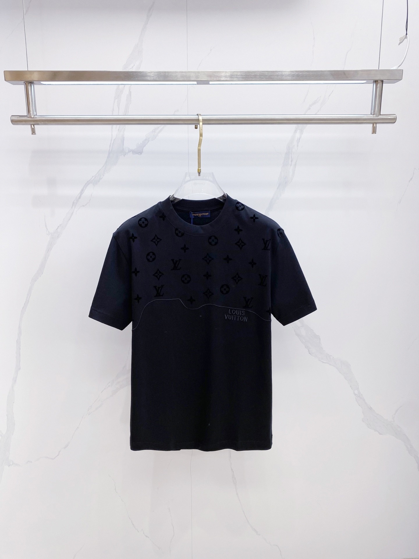 L X V T-shirt