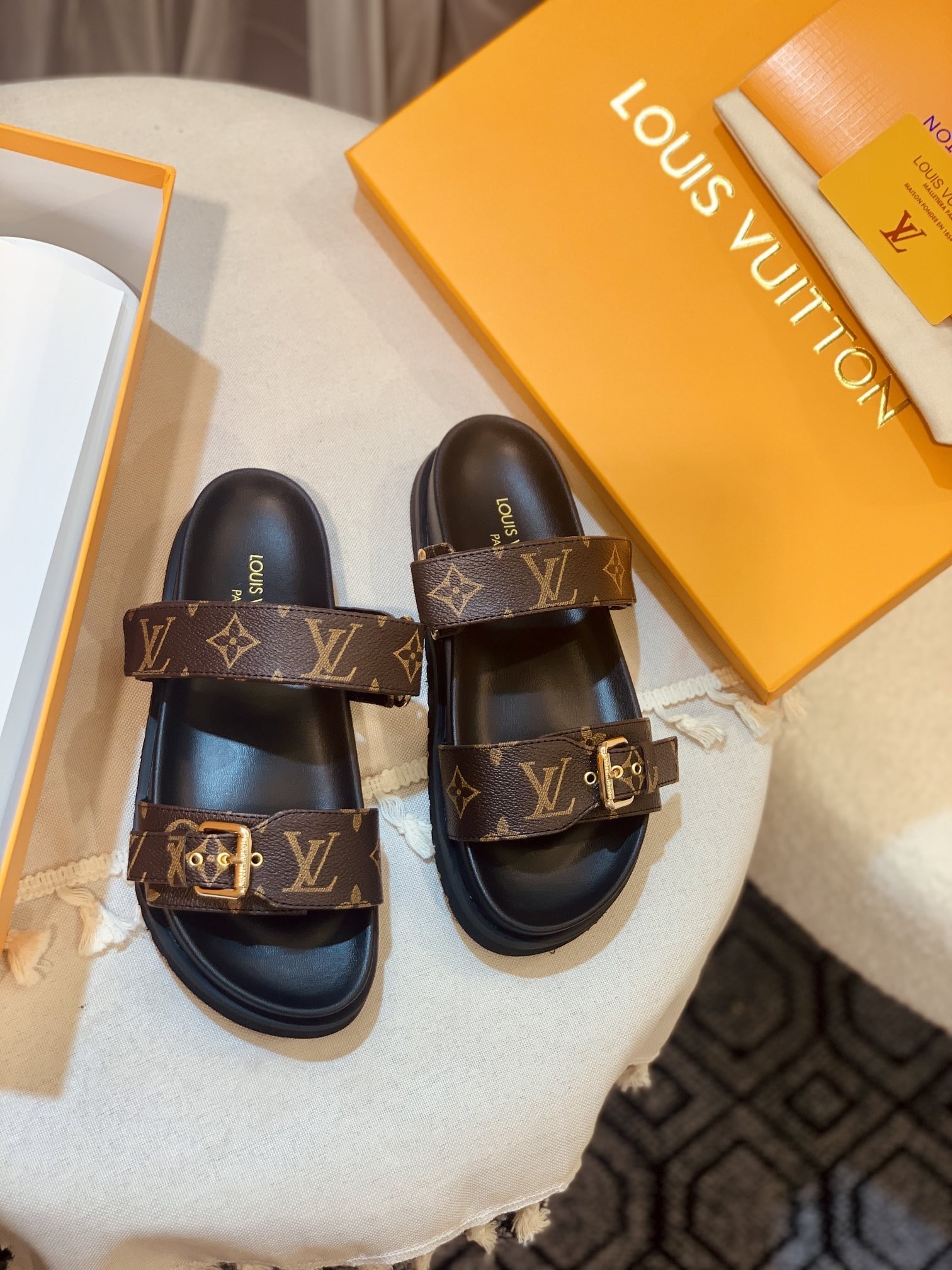 L X V SLIPPERS