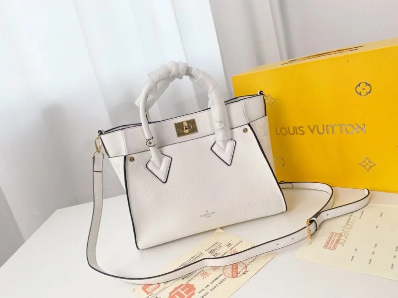 Louis Vuitton On My Side M53824