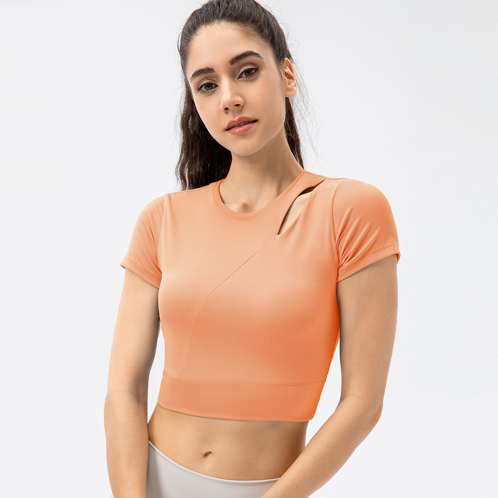 Women's nude yoga top with collarbone cutout, one-piece cup style, short-sleeved sports T-shirt for fitness and running, with breast pads.