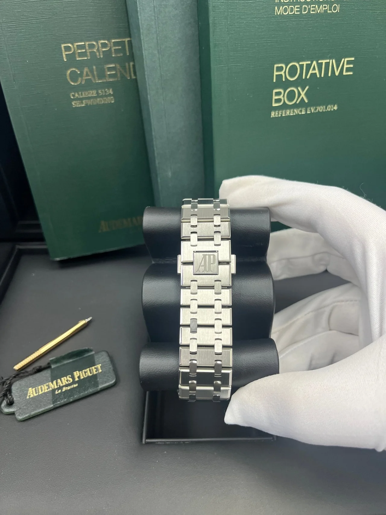 Royal Oak Perpetual Calendar Ref. 26574ST.OO.1220ST.02 41mm
