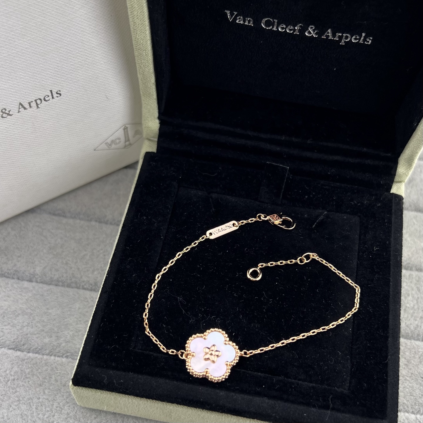 Five-leaf clover white fritillary plum blossom bracelet - Artisantouchss