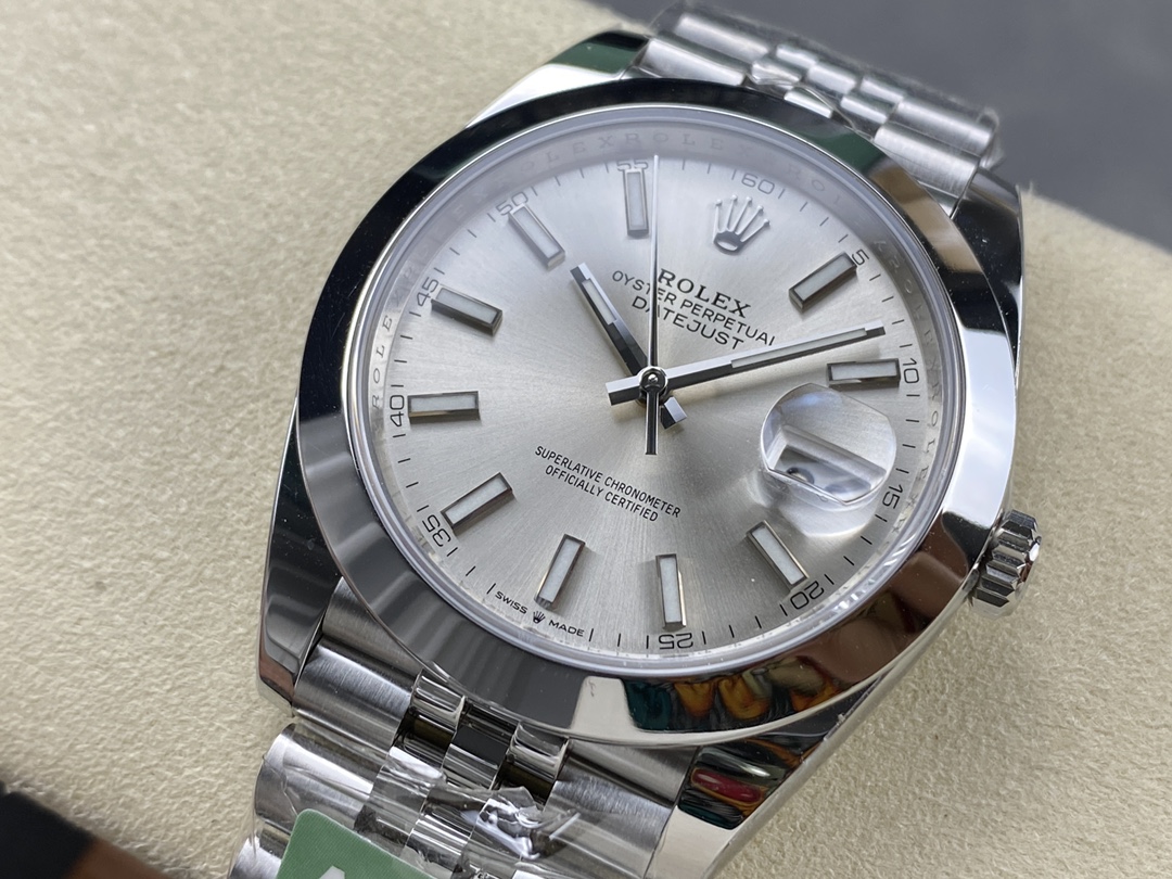 Rolex Datejust 41mm m126300 0004 Silver Stick DIal Oystersteel Case Domed Bezel
