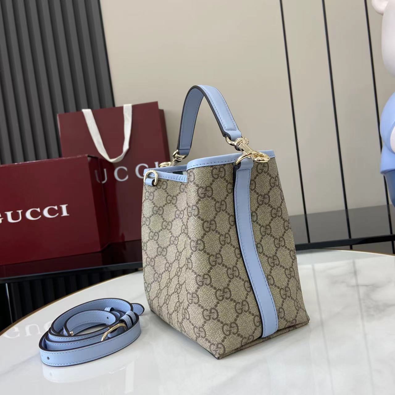 Gucci GG Emblem Women Shoulder Bags Size 20*18*11cm