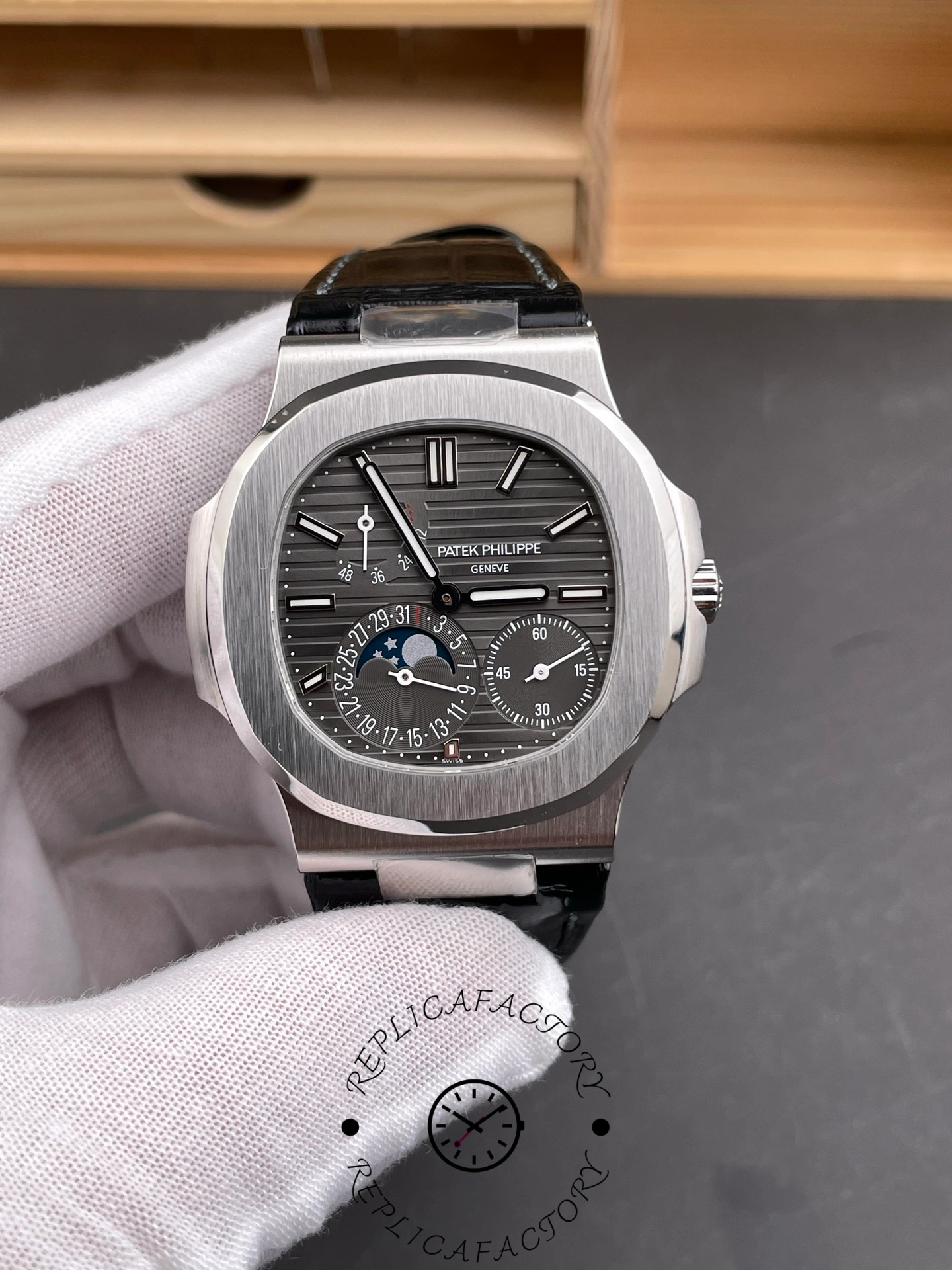 Replica Patek Philippe Nautilus 5712G 001 40mm Mens Watch