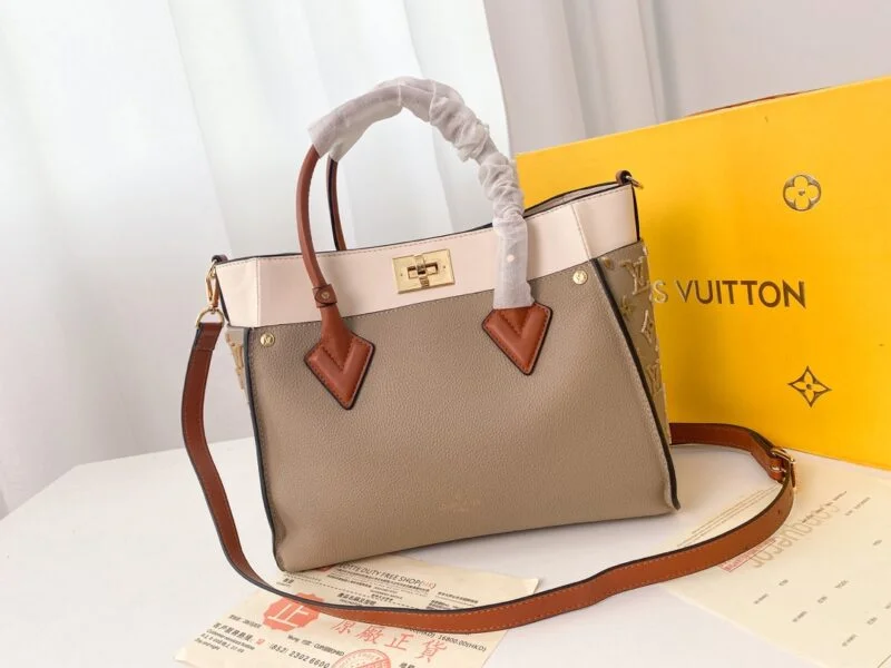 Louis Vuitton On My Side M53824
