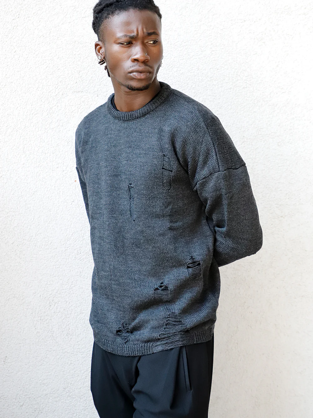 DISTRESSED GENTLEMAN SWEATER | CHARCOAL