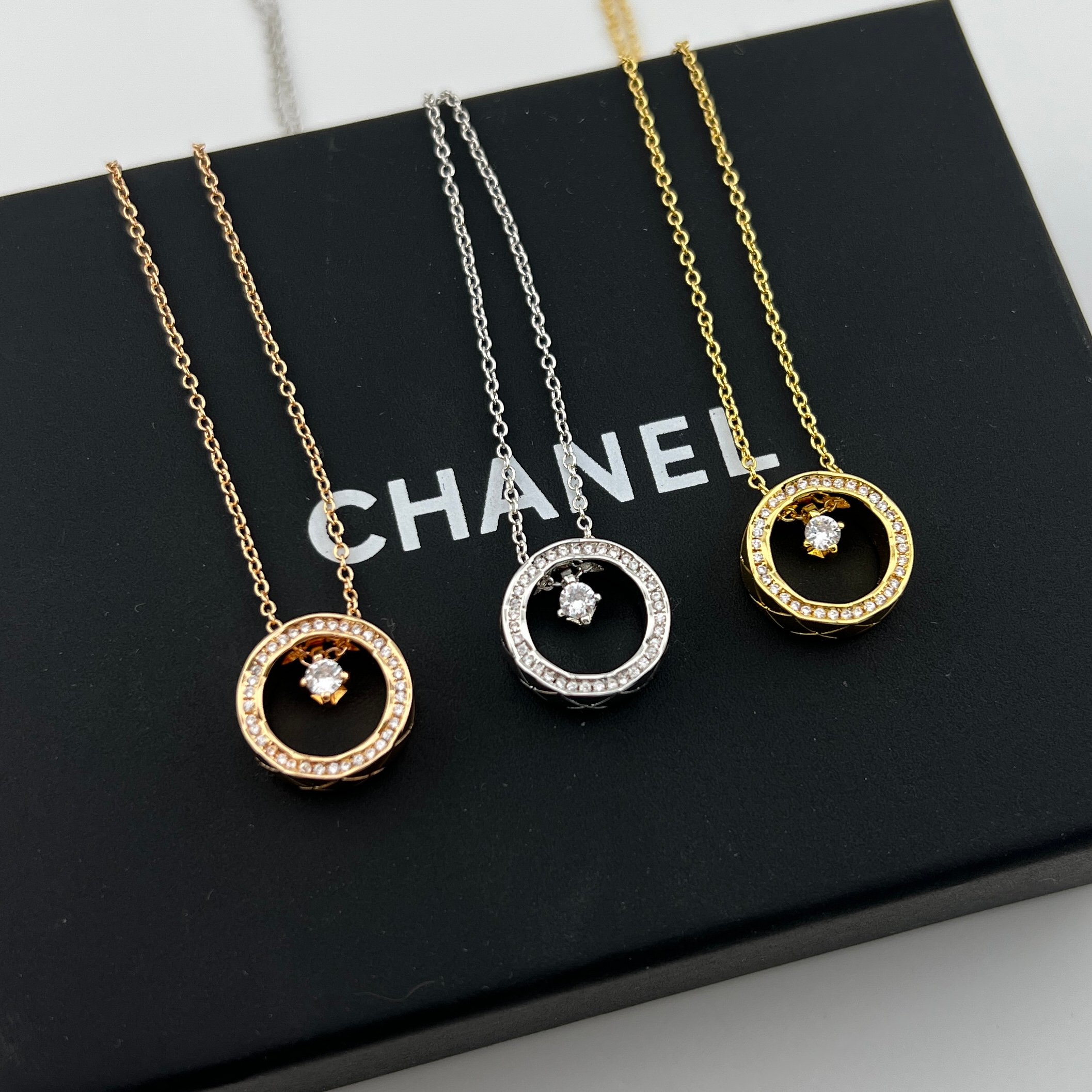 COCO Crystal Moon Diamond Necklace with Diamond Pattern - Artisantouchss