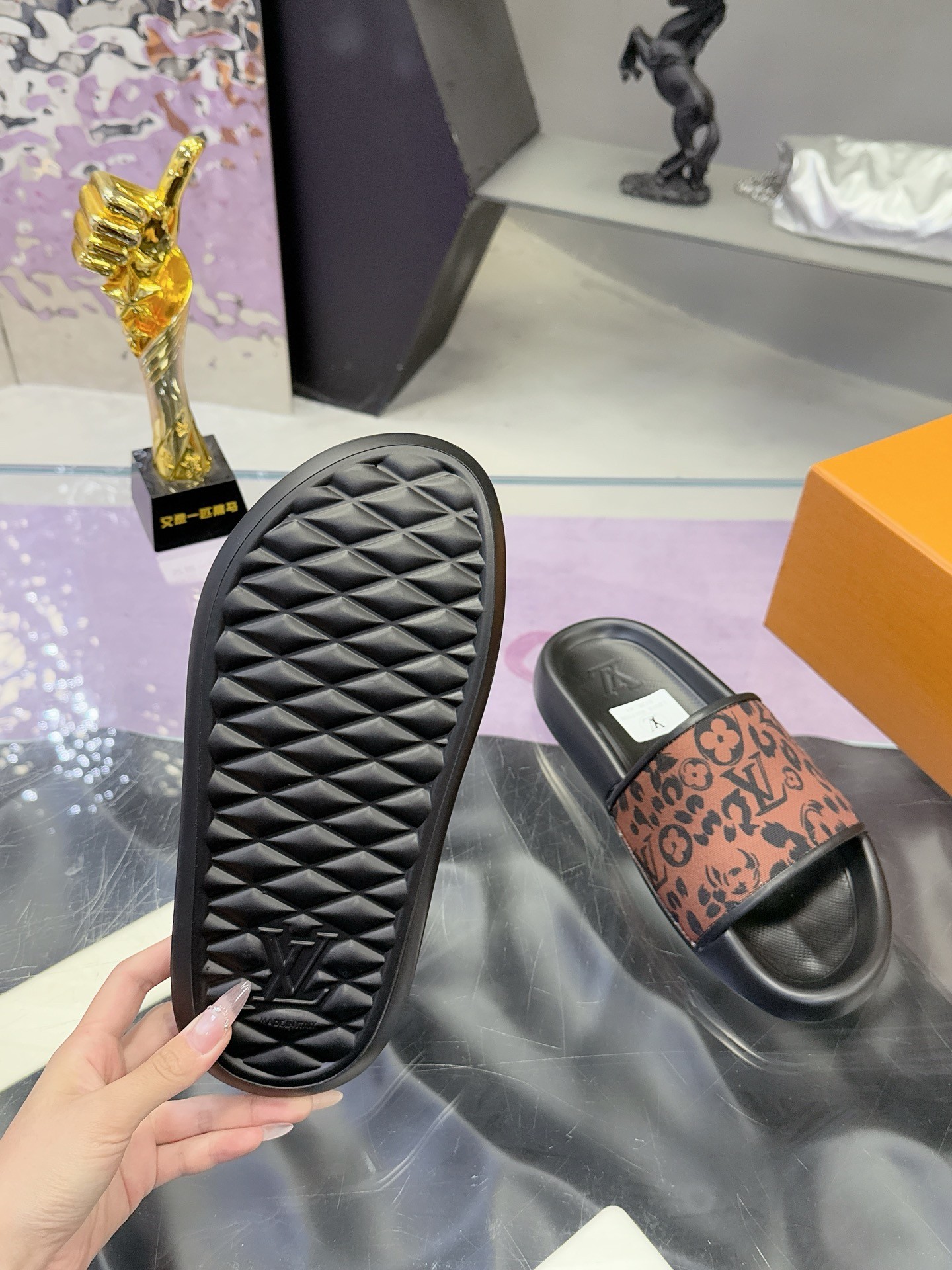 L X V SLIPPERS detail 9