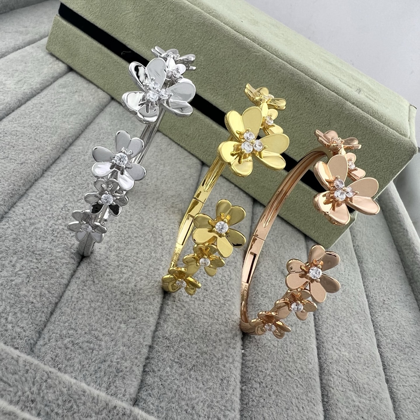 Clover Open Bangle - Artisantouchss