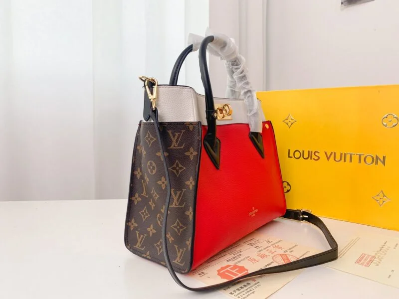 Louis Vuitton On My Side M53827