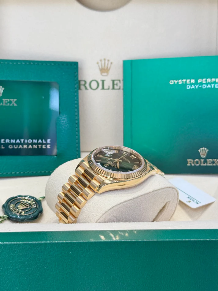 Rolex 2024 Day-Date m128238-0118 Green Dial Yellow Gold Bracelet