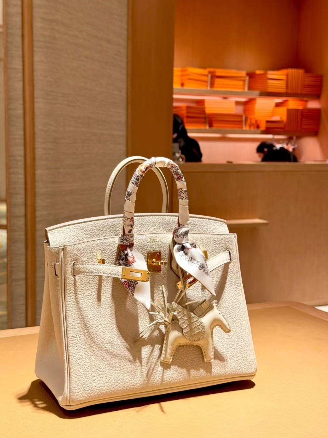 Hermes Birkin white TOGO model features gold metal accessories. It is entirely hand-sewn. The size is 40  customization