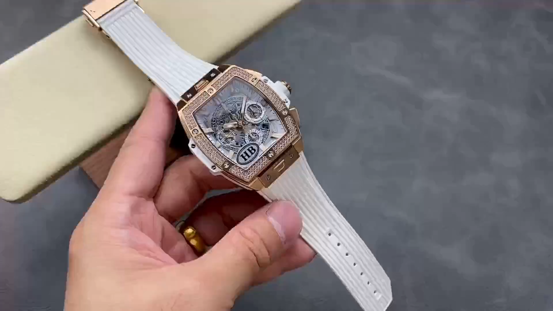 Hublot Spirit of Big Bang King Gold Diamonds 42 mm 642.OX.0180.RX.1104