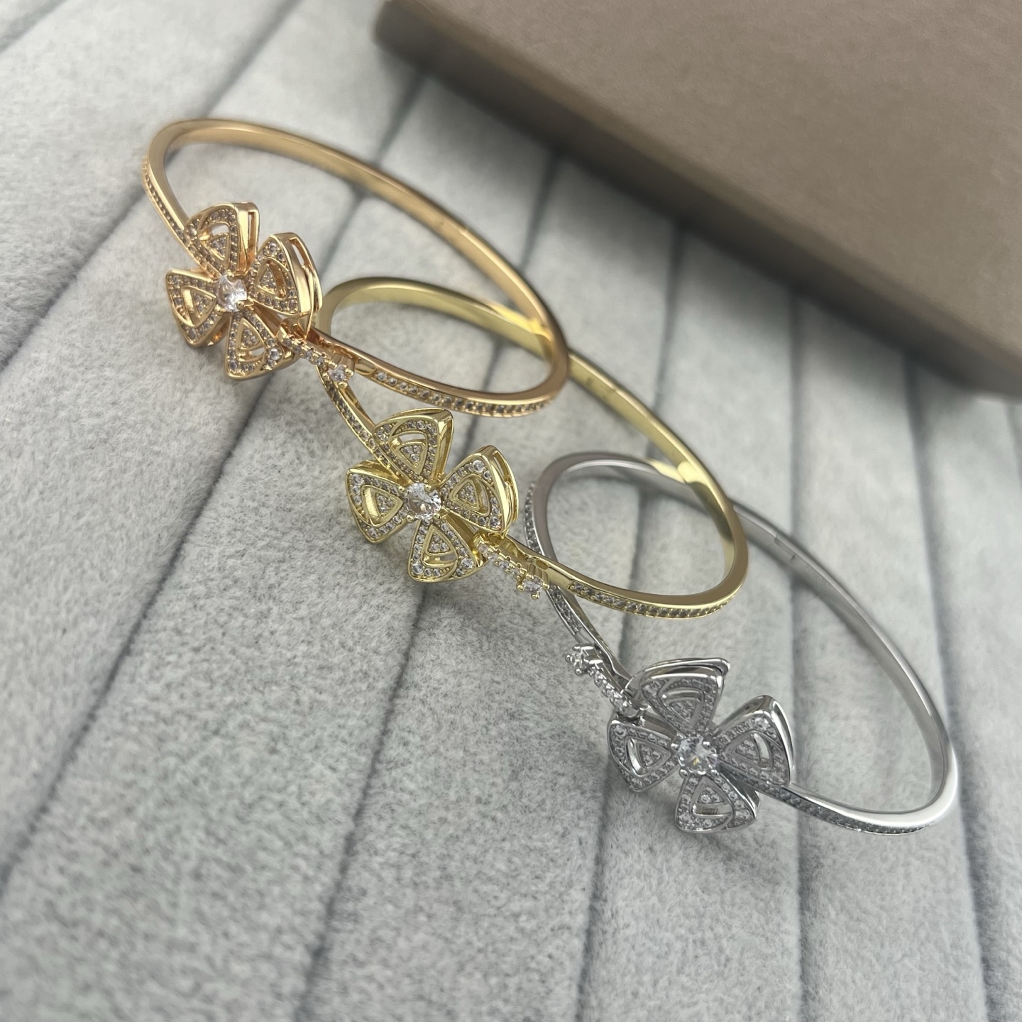 Bougainvillea-style fully stone-set bracelet - Artisantouchss