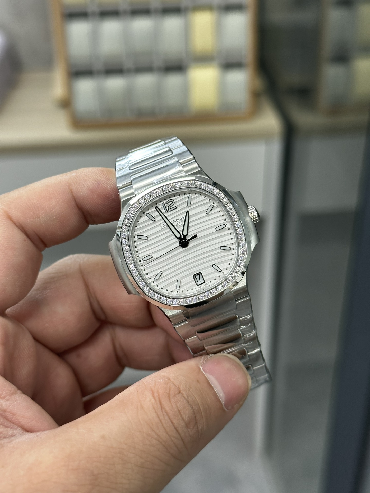 Patek Philippe Nautilus Automatic Diamond White Dial 7118 1200A 010