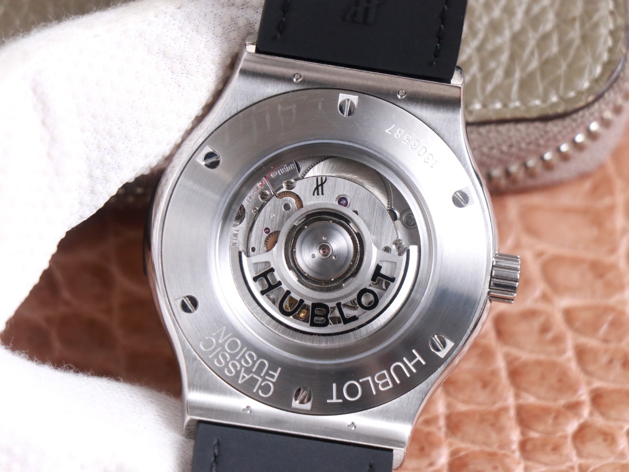 Hublot Classic Fusion Skull Titanium Full Pave 511.NX.9000.LR.1704.SKULL 45mm