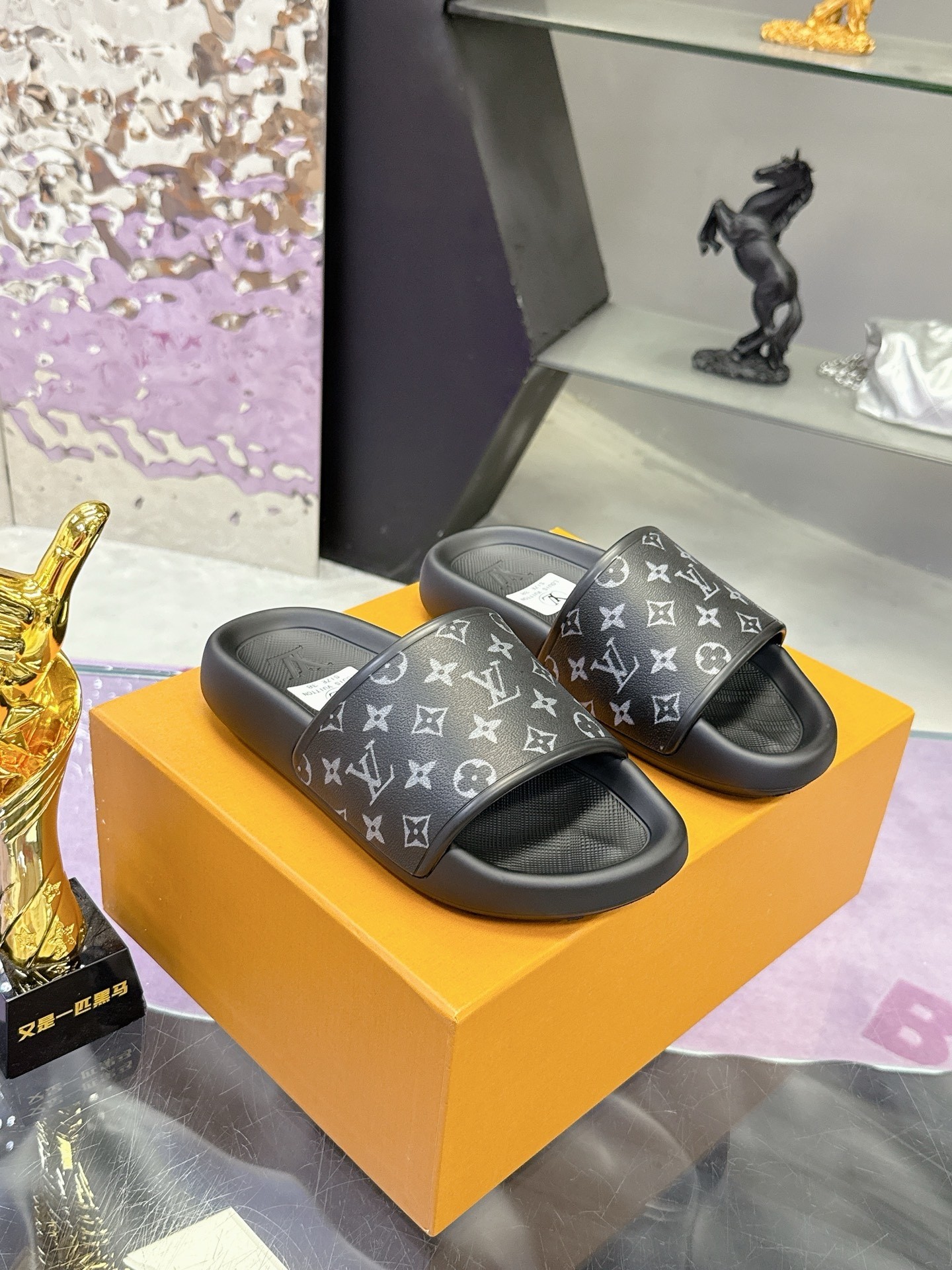 L X V SLIPPERS